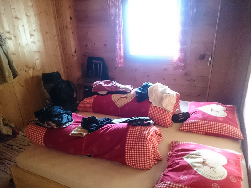 Unsere erste Nacht im Hüttenschlafsack.