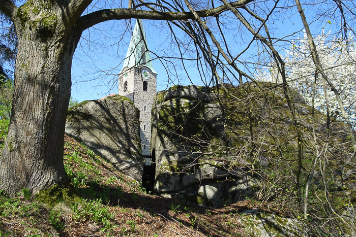 Kirche Störnstein. Monument auf den Wollsackfelsen.