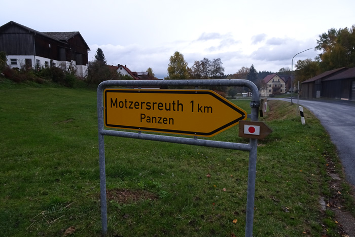 Ich will noch zu einer Kapelle bei Panzen. Auch Motzersreuth klingt irgendwie lustig, aber auch nur ein bisschen.