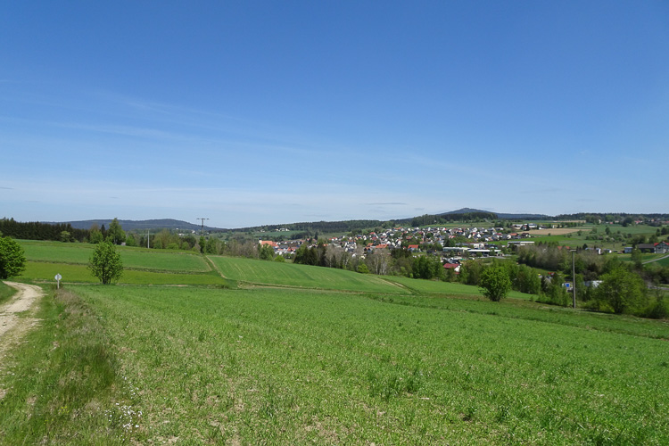 Ich verabschiede mich mit einem Blick über Ebnath zur Kösseine, Grenzberg nach Oberfranken.