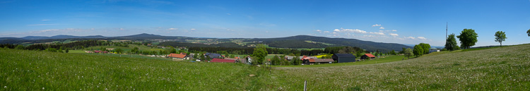 Grandioser Blick vom Fichtelgebirge über Kösseine über Steinwald bis zum Oberpfälzer Wald ganz hinten rechts.