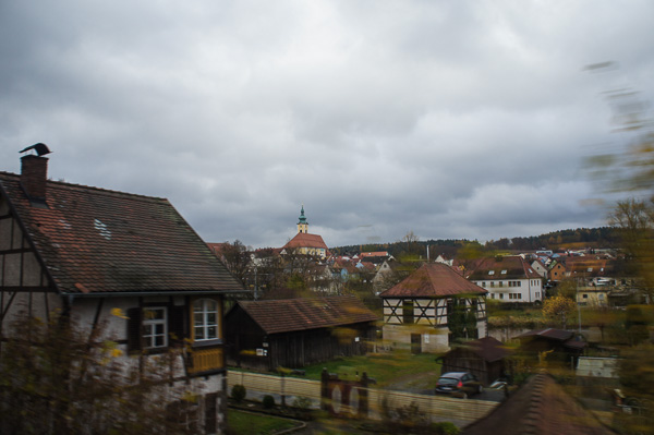 Im Vorbeifahren sehen wir Neustadt an der Waldnaab. Unser Reiseziel.