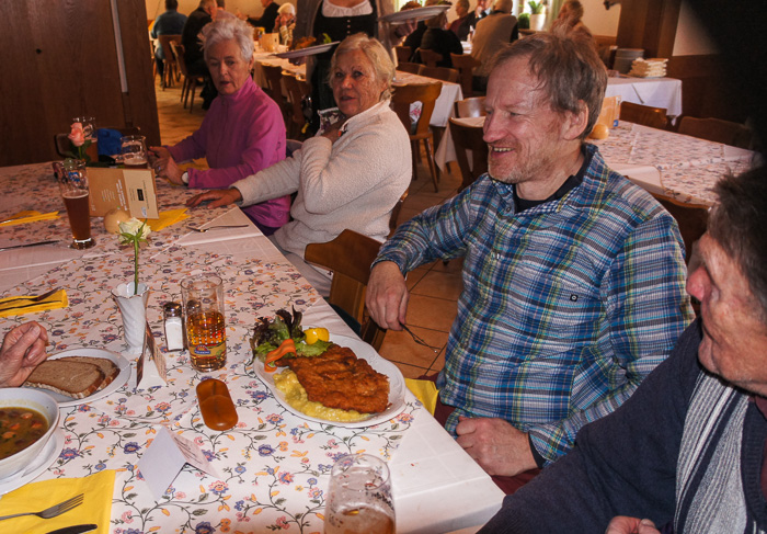 Das ist der kleine Bruder vom Riesenschnitzel (Ich rede von der Portion auf dem Teller!)