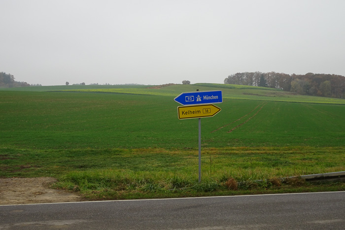 Autobahn oder Bundesstraße? Uns zieht es zur Autobahn.