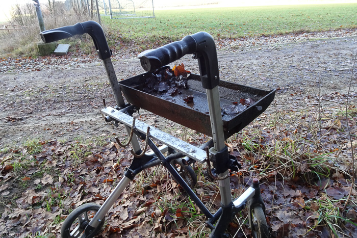 Bonmot vor der Partyhütte der Steinbühler Dorfjugend, ein Grillator.
