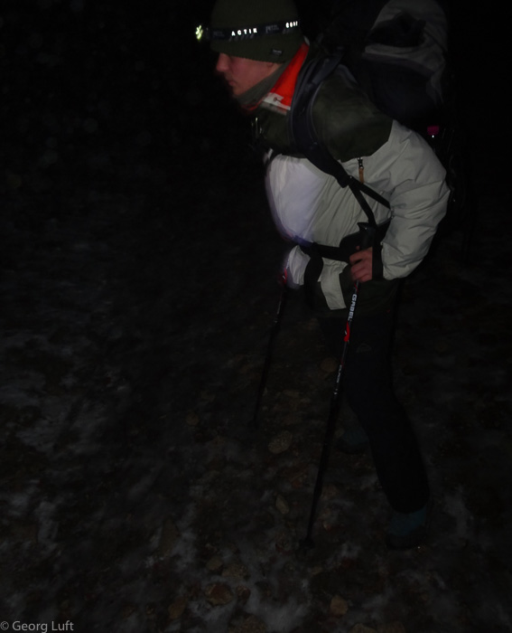 Pröller Nordabfahrt. Der Wanderweg geht auf der Lifttrasse hoch. Gut, dass gerade kein Betrieb ist! :-)