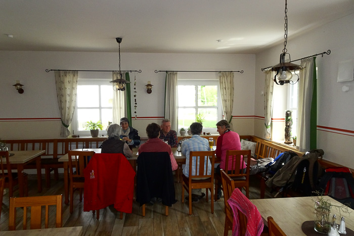 Dem kann abgeholfen werden in der sehr empfehlenswerten Gastwirtschaft.