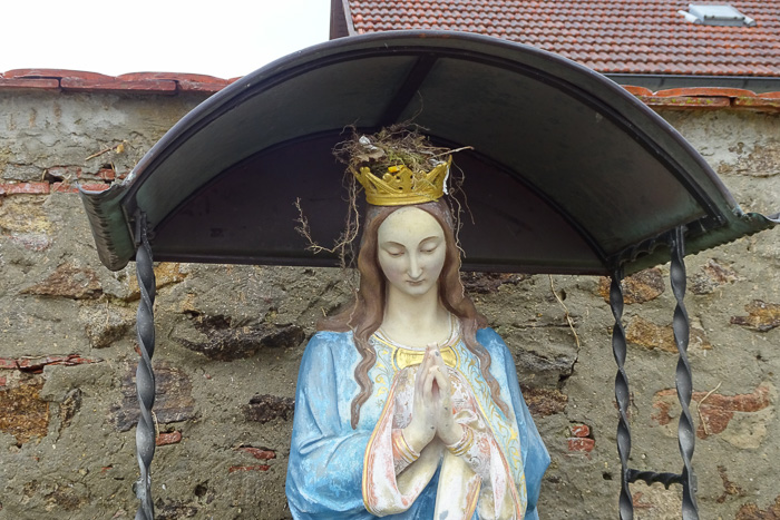 ... die Madonna mit Vogelnest.