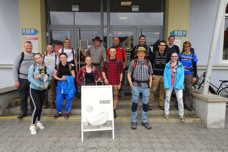 11:11. Start in Weiden. Wir dürfen wieder als Gruppe wandern. Das werden wir tun!