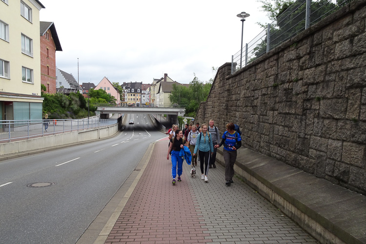 Von Weiden kriegen wir wenig zu sehen. Das liegt auch an den sofort guten Gesprächen.