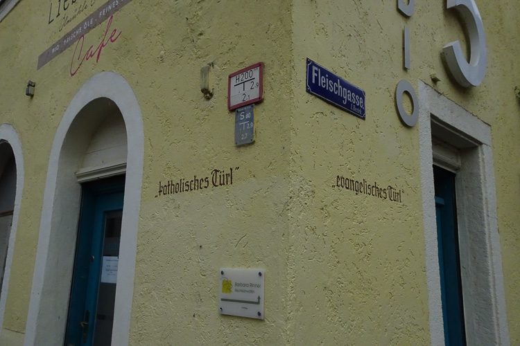 Unsere Lokalpatriotin zeigt uns die wahren Schmankerl.