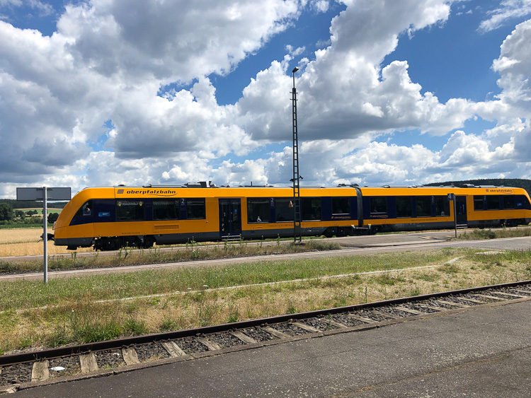 Wir reisen logischweise öko mit der Bahn an. In Nabburg starten wir.