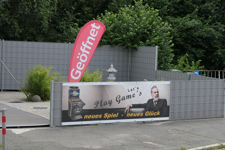 Was englische Grammatik angeht, ist man hier aber noch hinterm Wald. Gibt's das auch?