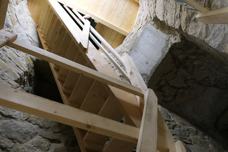 Mittels der steilsten Turmtreppe ever gelangt man bis zum obersten Punkt.