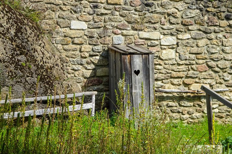 Schnell noch ein Geschäft erledigt, und dann geht's wieder bergab.