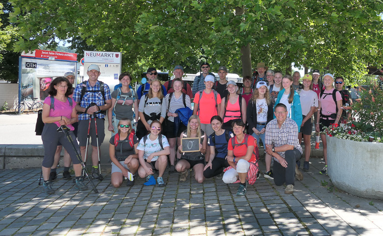 Start zur 6. FV-24-Stundenwanderung am 2. Juli 2022 in Neumarkt. Eine Minute zu spät!