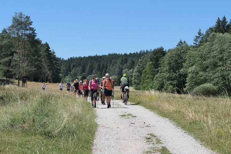 … im Lengenbachtal sind wieder alle vereint damit beschäftigt, den Radlern auszuweichen.