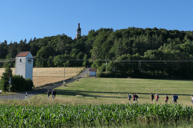 Wenig später verstummen die Gespräche beim Aufstieg zum Habsberg.