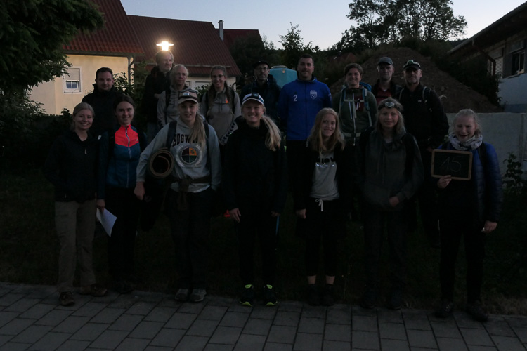 Foto 15 beim Aufbruch. Einer fehlt.