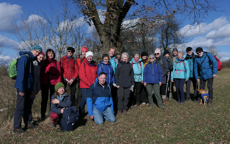 Dort machen wir auch das Gruppenfoto.