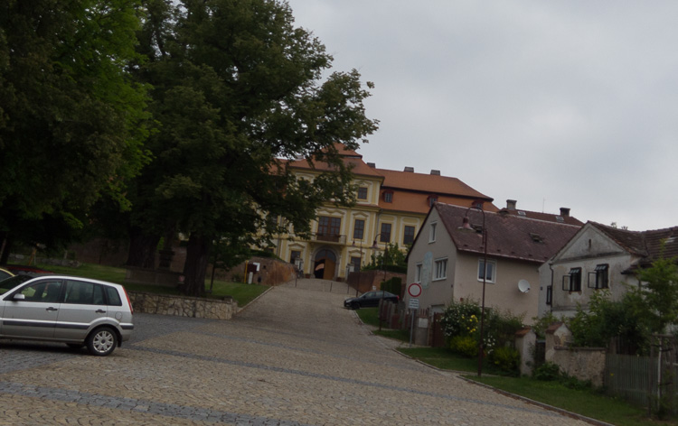 Dabei hätte auch Svojsin sein Schloss. Aber wir können es nur erahnen.