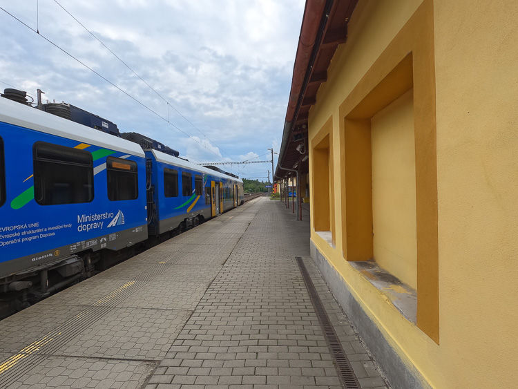 Wegen einer Streckensperrung erreichen wir Stribro leicht verspätet. Egal.