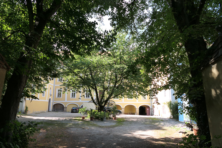 Der Schlossinnenhof ist nicht so berauschend.