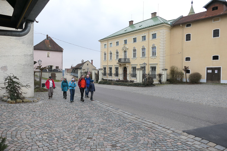 Dann schon lieber das Leonberger Schloss von 1890. Sogar General Patton wohnte hier schon. 