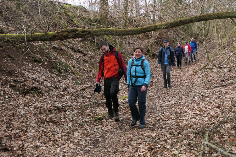 Ein letzter Hohlweg, dann taucht …
