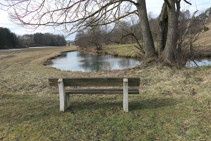 Die Laber selbst hat heute eine selten freundliche Farbe, sonst ist sie schwärzer, die Schwarze Laber.