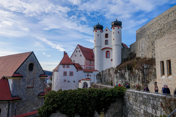 Aufstieg zur Burg. Kurzer Besuch. 