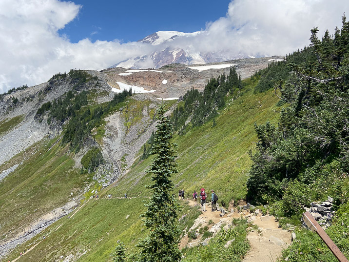 The weather stays charming on our way down, despite some clouds zooming in.