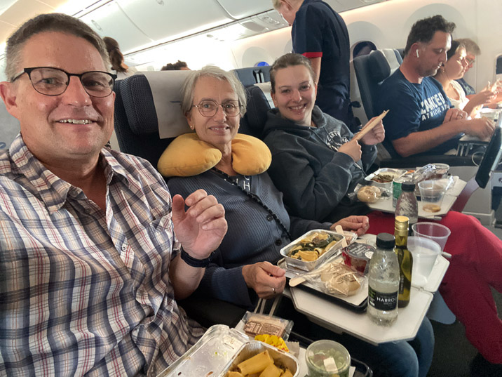 On the plane we get good food.