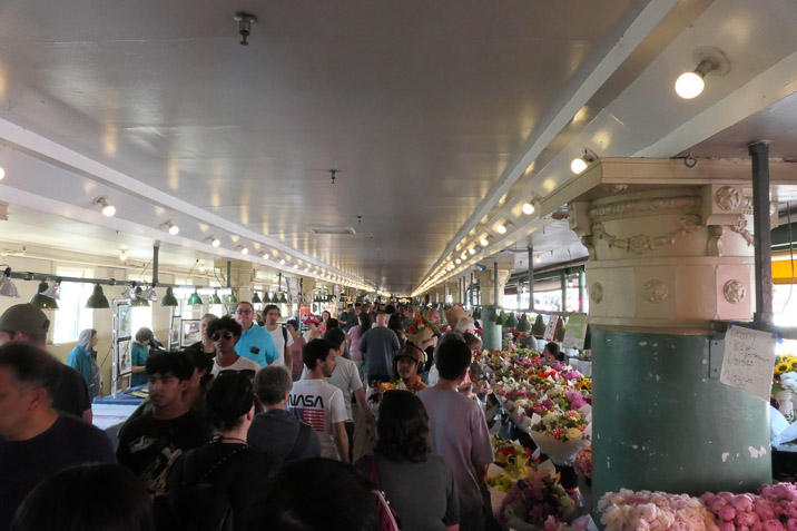 Being a top tourist place, the spot is quite crowded.