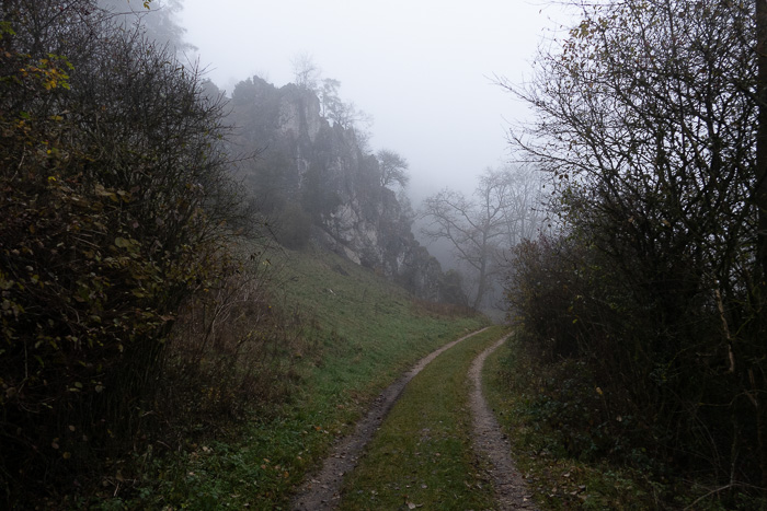 Geplant war ein Marsch in den Sonnenaufgang. Der findet in diesen Minuten statt. 2000 Meter über uns.