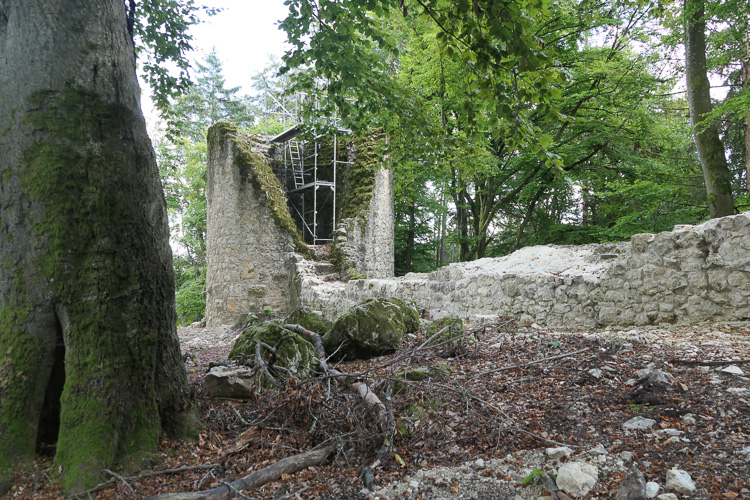 Der Burgturm hat jede Romantik verloren.