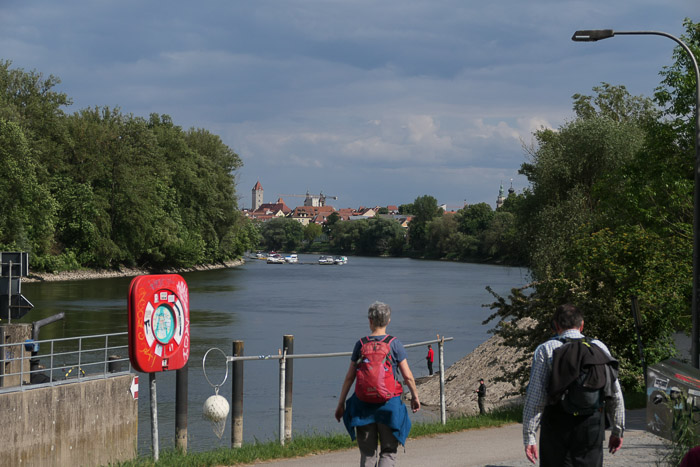 Aber nun sind wir im Stadtgebiet und genießen wieder die Stille.