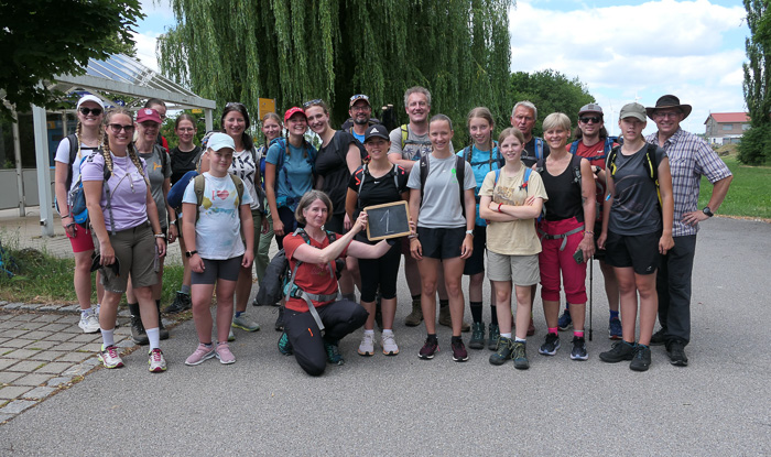 Tatsächlicher Wanderstart ist in Batzhausen. Was wird der Tag uns bringen, was die Nacht?