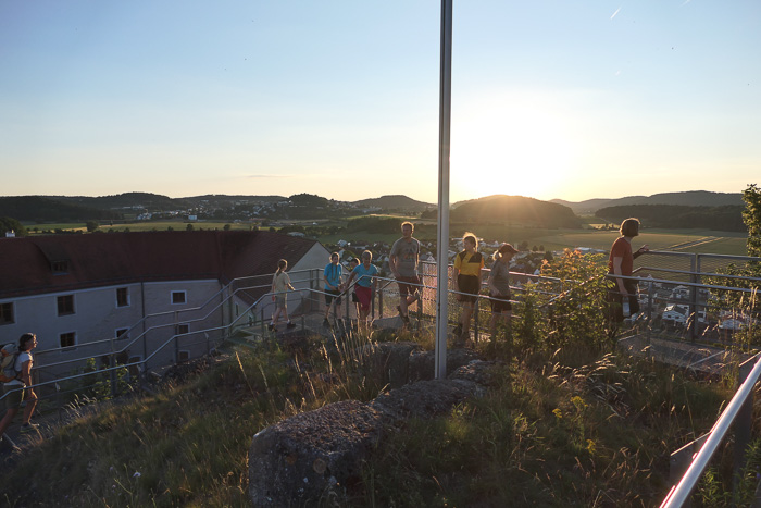 Natürlich zum Sonnenuntergang auf die Burgaussicht hinauf. 