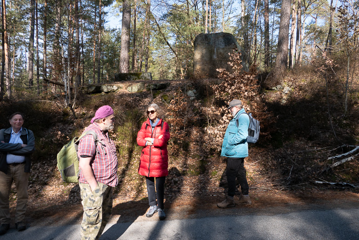 Dr.-Hundhammer-Denkmal. Grundstein der bayerischen CSU. Warum steht der hier mitten im Wald?
