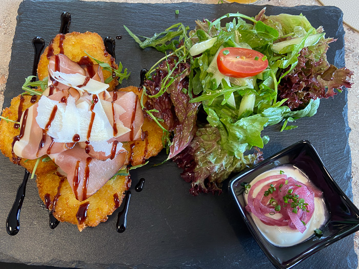 Es gibt für jeden Geschmack frisches, leckeres Essen.