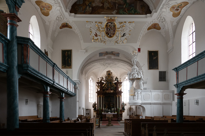 Die Stadtkirche wurde im 18. Jahrhundert aus Quadermauerwerk für die durch Brand zerstörte, im Kern spätgotische Klosterkirche erbaut.